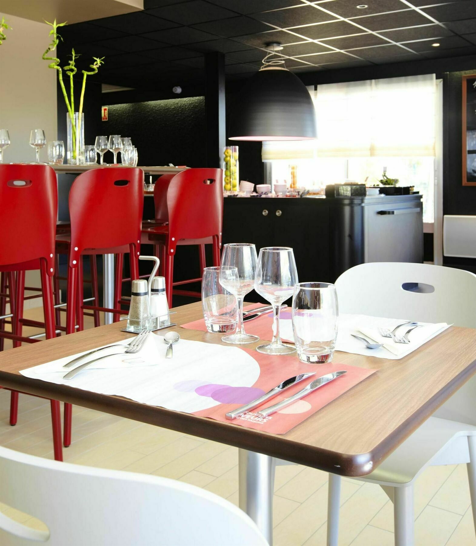 Kyriad Direct Marseille Ouest - Martigues Restoran gambar